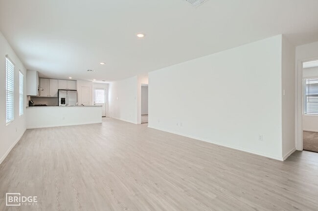 Building Photo - 2403 Lake Hls