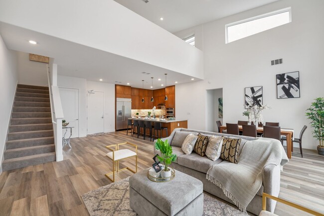 Foto del edificio - Gorgeous penthouse condo in East Industrial neighborhood – Fremont!