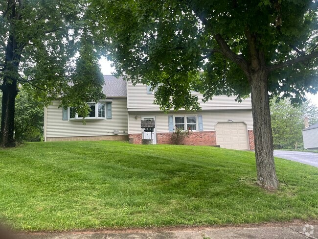 Building Photo - 2133 Dapple Dr