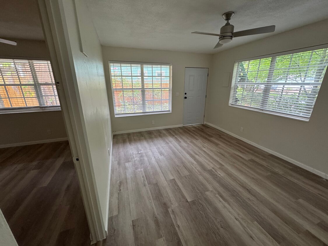 Primary Photo - 217 SW 11th Ct