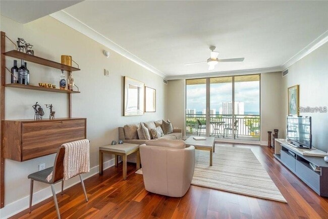 Foto del edificio - 1350 Main St