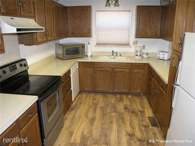 Building Photo - 108 Alamo Dr