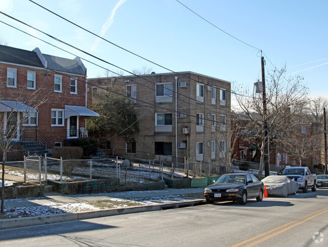 Building Photo - 427 Xenia St SE