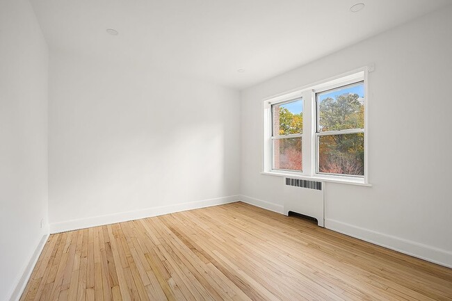 Building Photo - 5430 Netherland Ave
