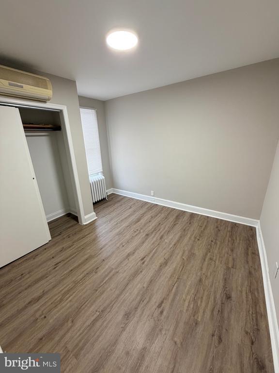 Foto del edificio - 2917 W Girard Ave