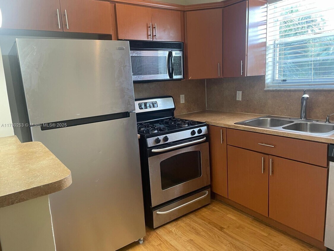 Foto principal - 815 W 40th St