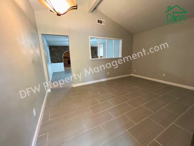 Foto del edificio - 6404 Regal Rd