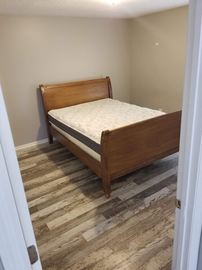 Master bedroom - 2557 S Bluebeard Trail SW