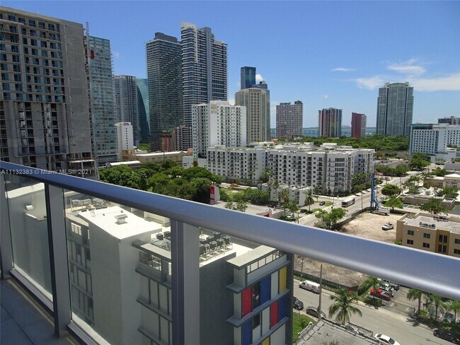 Foto del edificio - 1010 SW 2nd Ave
