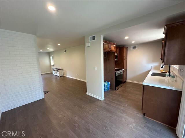 Foto del edificio - 17621 E 17th St