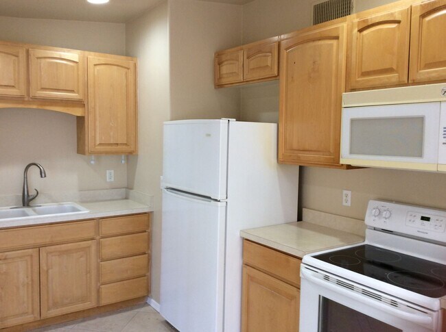 Foto del edificio - SHORT TERM RENTAL - APRIL - MID JULY