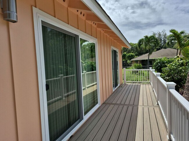 Foto del edificio - Brand new remodeled cottage on lg. property close to beach. Available now.