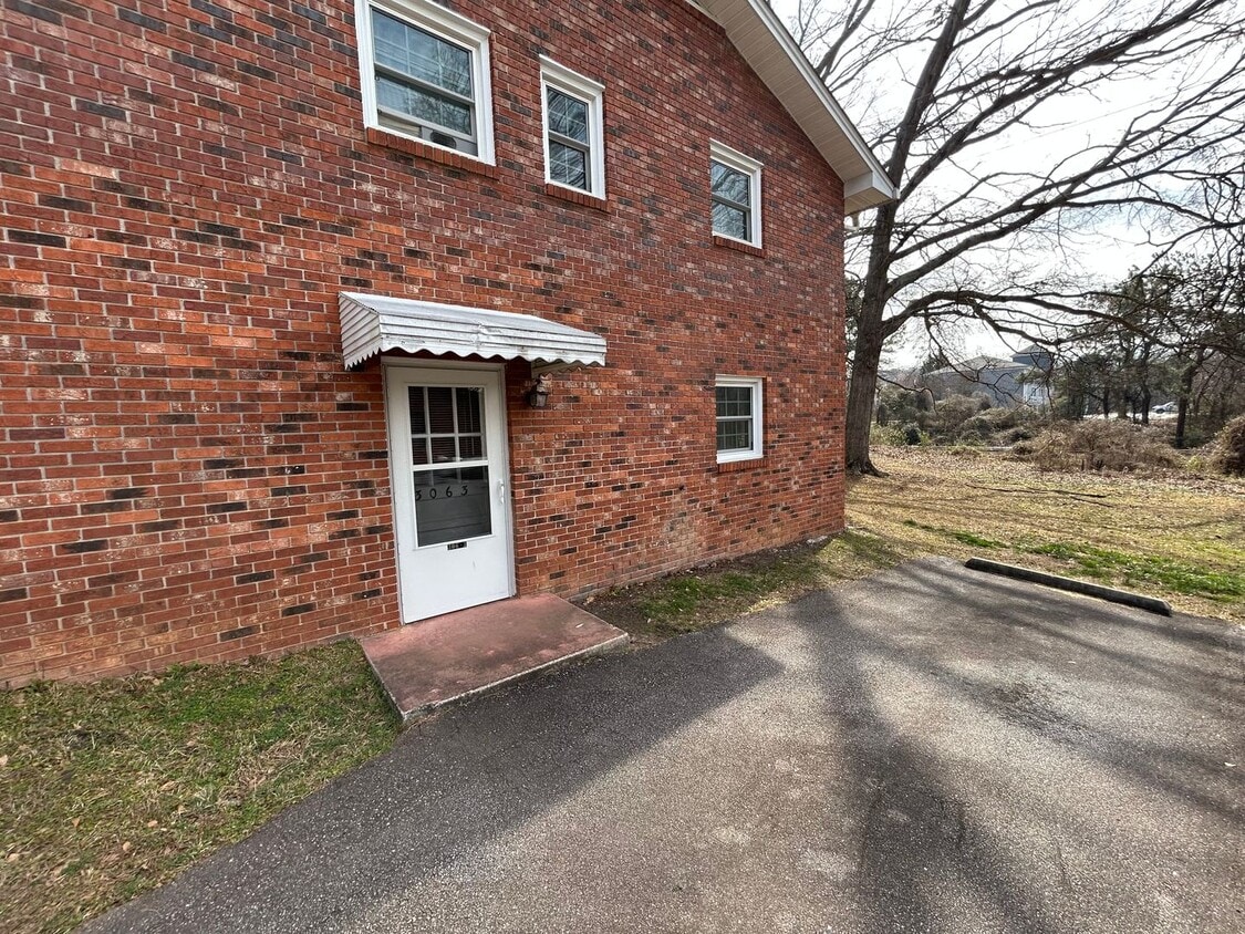 Photo - Crawford Court, 306