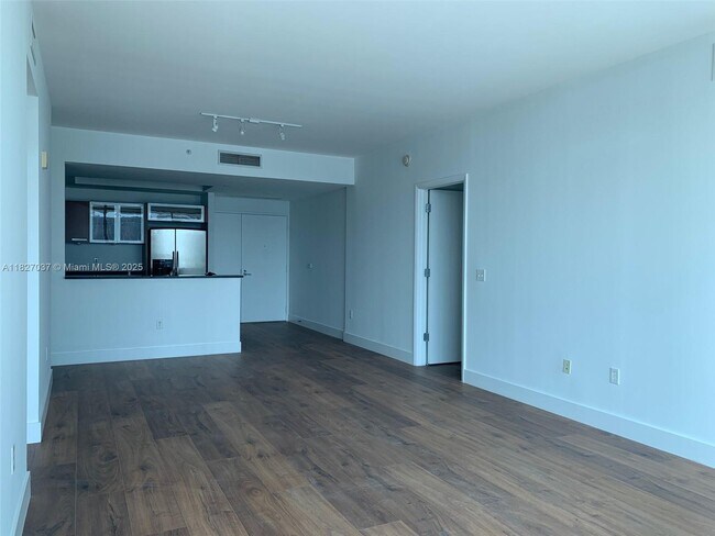 Foto del edificio - 3131 NE 188th St