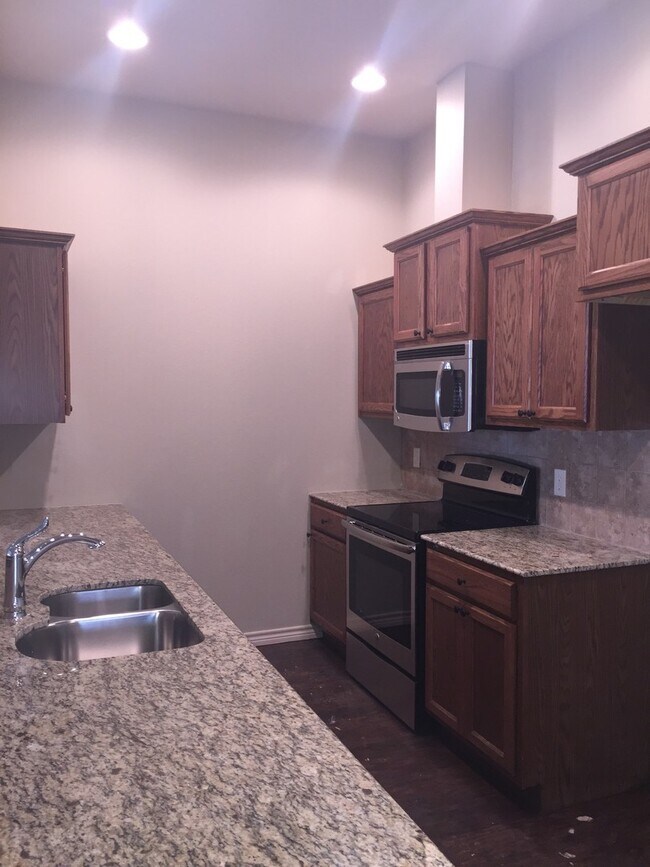 Foto del edificio - 1405 H G Mosley Pkwy