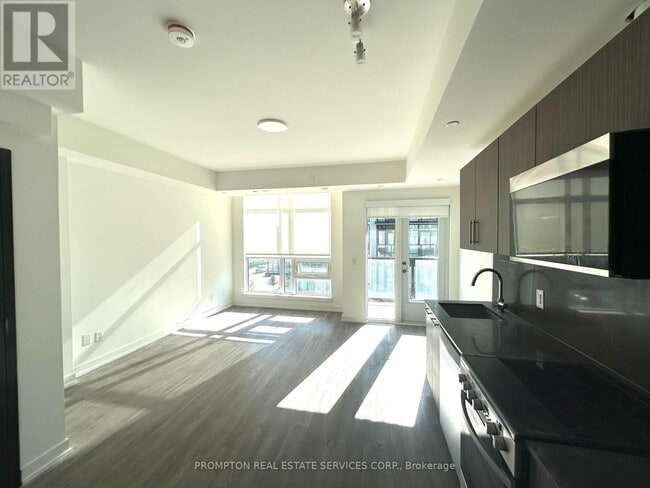 Building Photo - 871 Sheppard Ave W