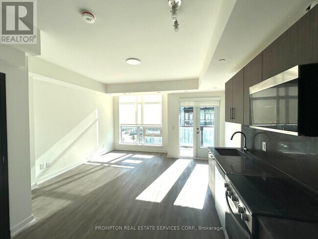 Photo du bâtiment - 871 Sheppard Ave W