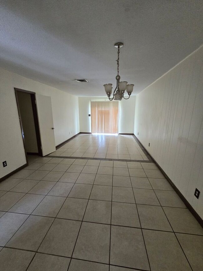 Foto del edificio - 2bedrooms 1.5Baths Townhome/Condo Availabl...