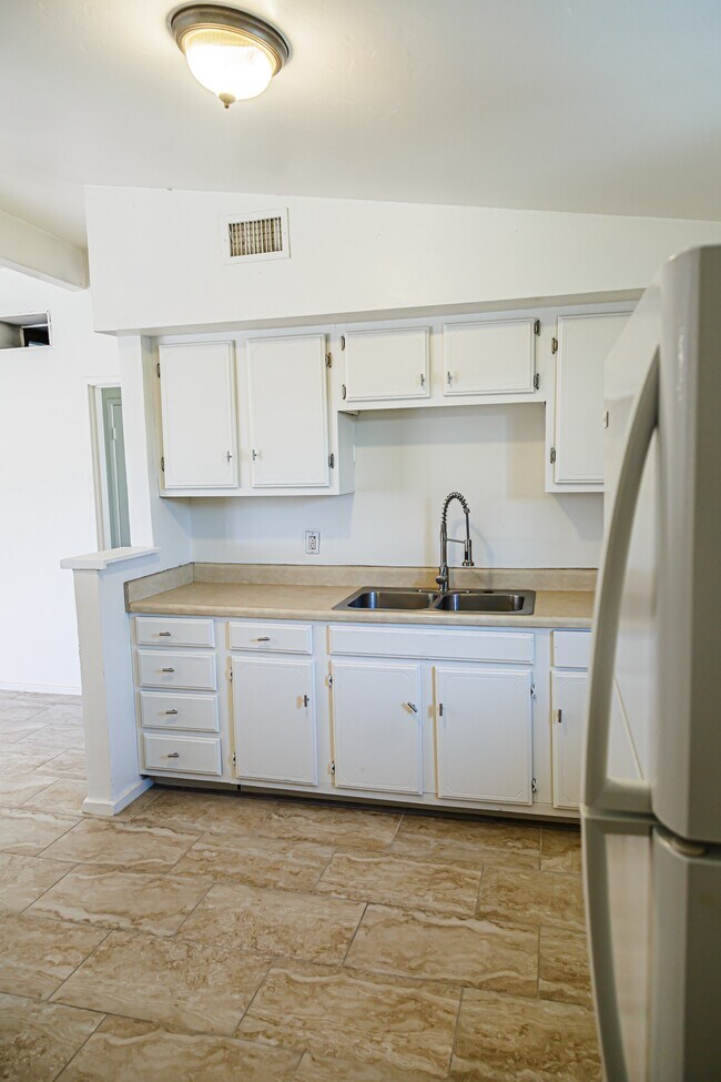 Foto del edificio - 2317 S Forgeus Ave