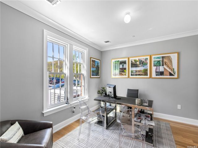 Foto del edificio - 9011 Mill Creek S