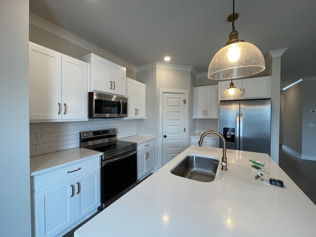 Building Photo - 5168 Vinnie Dell Dr