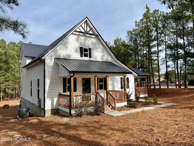 Building Photo - 142 Edgewater Dr