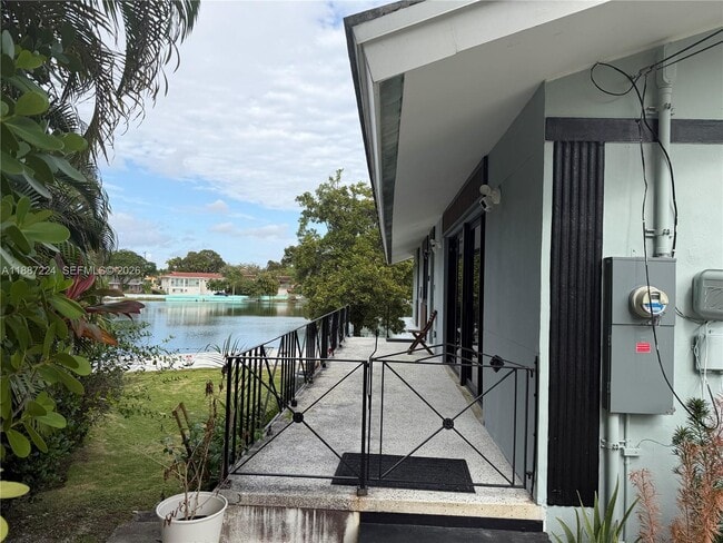 Building Photo - 425 NE 103rd St