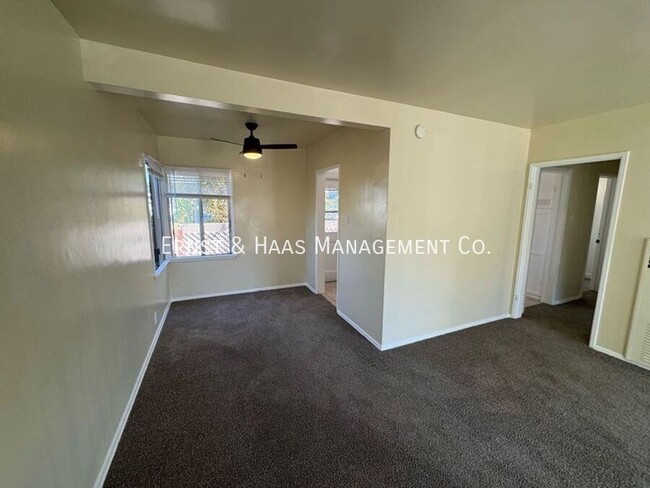 Building Photo - Cozy 1 Bedroom Apartment Located in Long B...