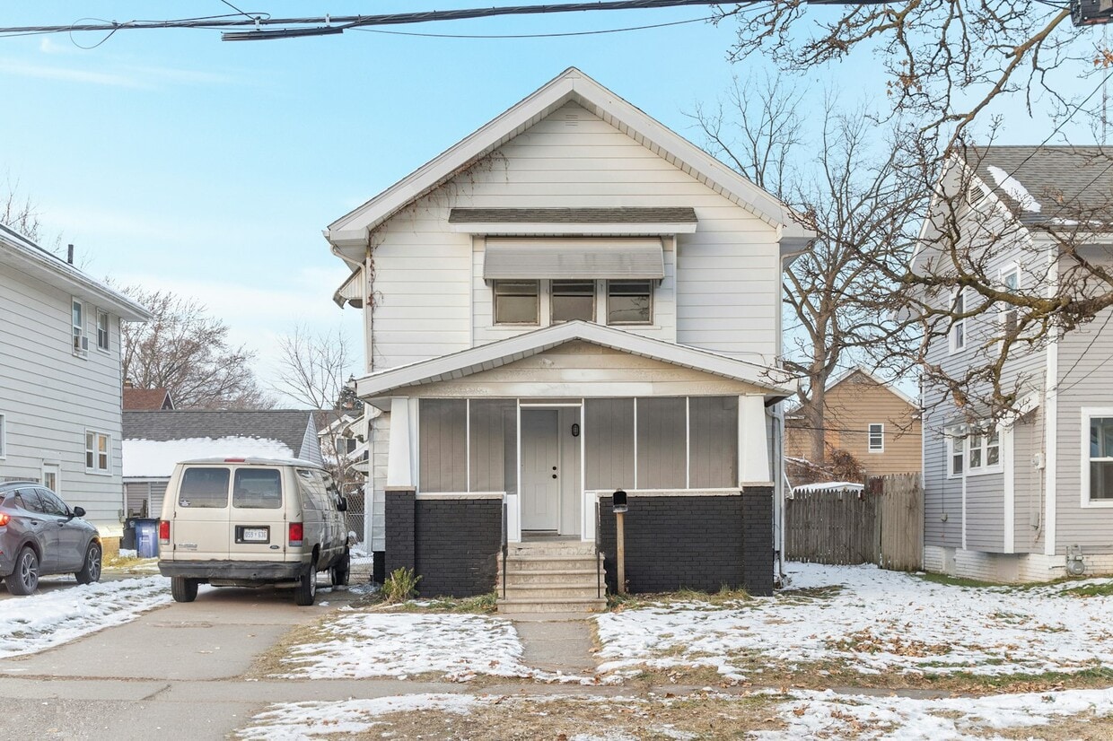 Primary Photo - 1728 Berkshire Pl