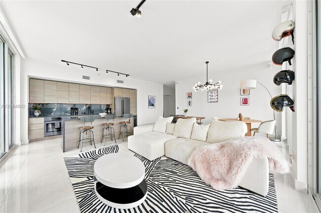 Foto del edificio - 3470 E Coast Ave