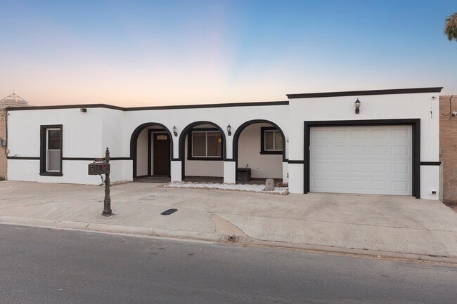 Foto del edificio - 608 W Jonquil Ave