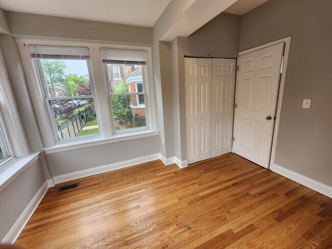 Building Photo - 2415 N Kildare Ave