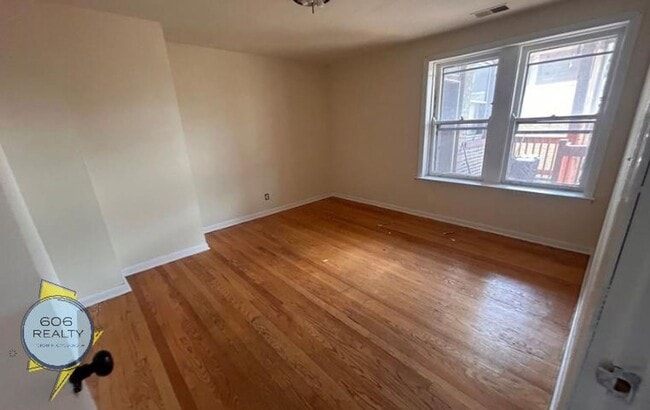 Foto del edificio - 4811 W Warwick Ave