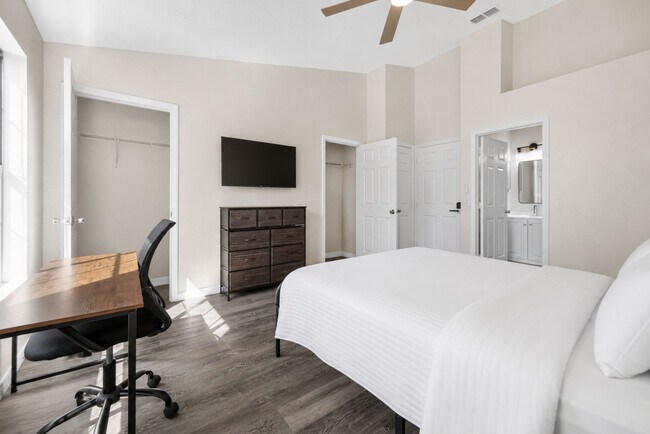 Building Photo - 4214 Plantation Cove Dr