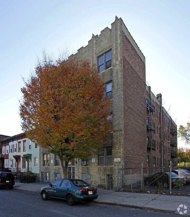 Foto del edificio - 305 Fairmount Ave