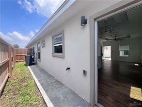 Building Photo - 19 W Woodson Dr