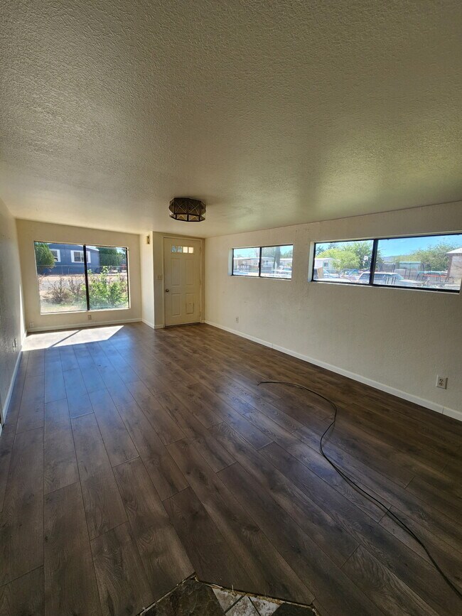 Foto del edificio - 3125 E John L Ave