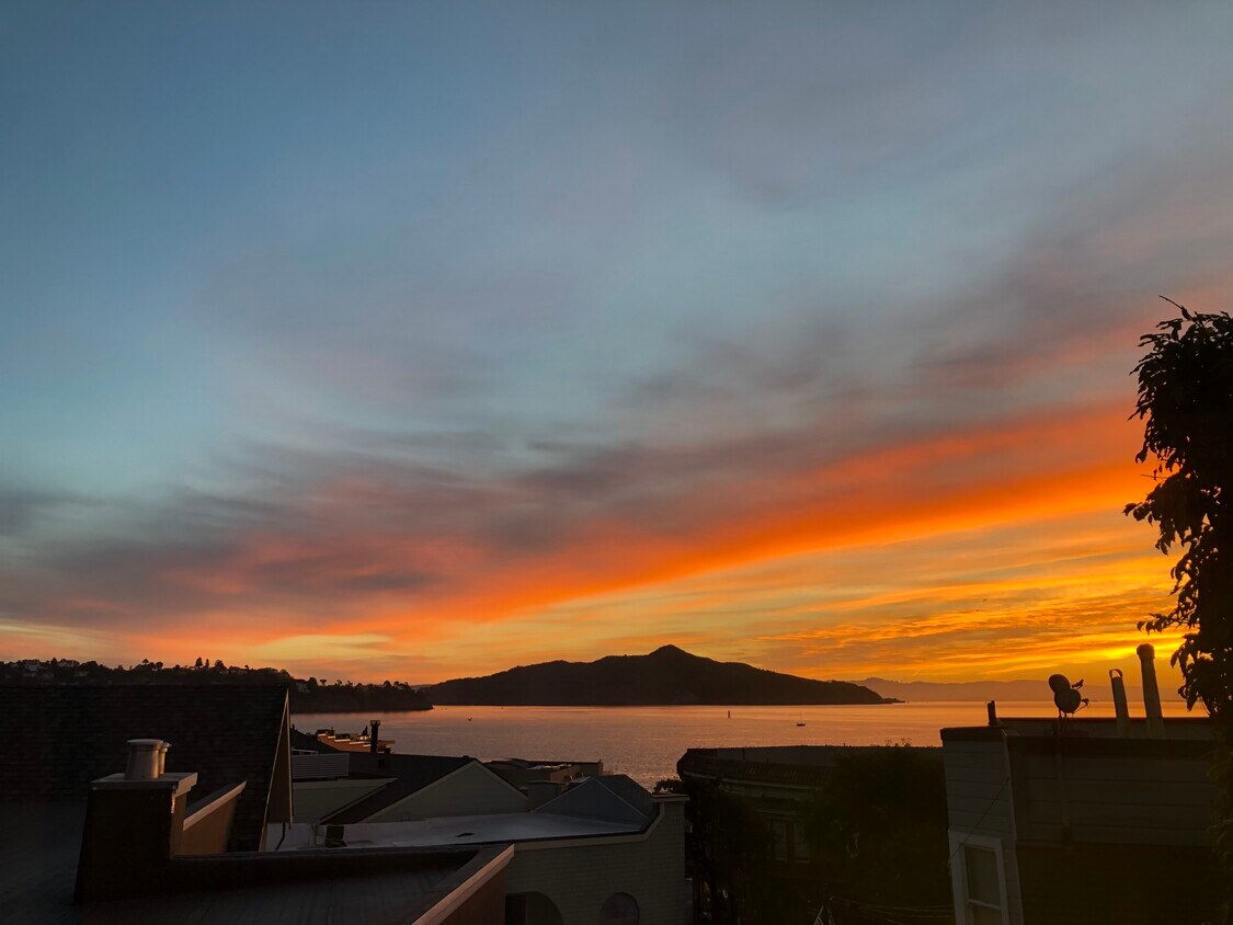 Impresionantes vistas de la bahía en cualquier momento del día - 31 Princess Ln
