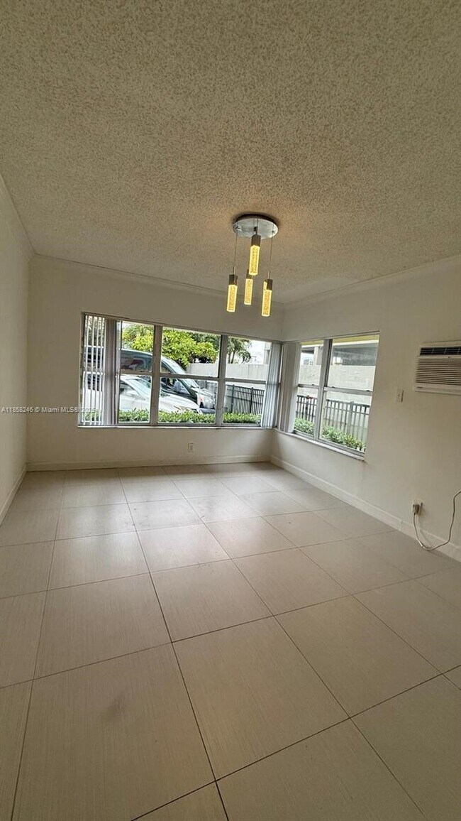 Foto del edificio - 9241 Collins Ave