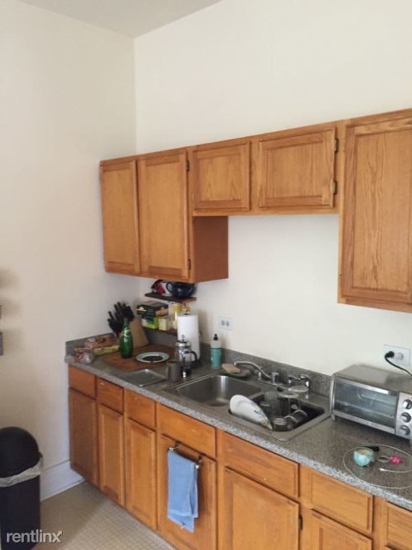 Primary Photo - 1251 N Maplewood Ave