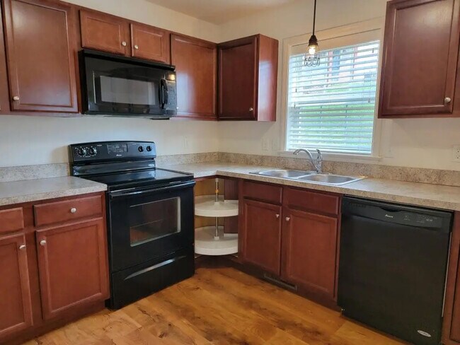 Foto del edificio - 639 Winding Ln