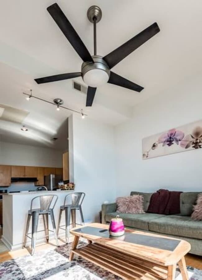 Building Photo - 715 N Church St