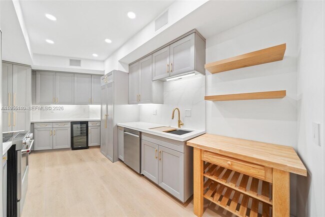 Foto del edificio - 1111 Crandon Blvd