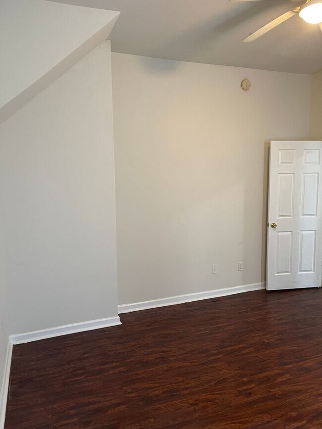 Building Photo - CONTINGENT ON CURRENT TENANTS NOT RENEWING