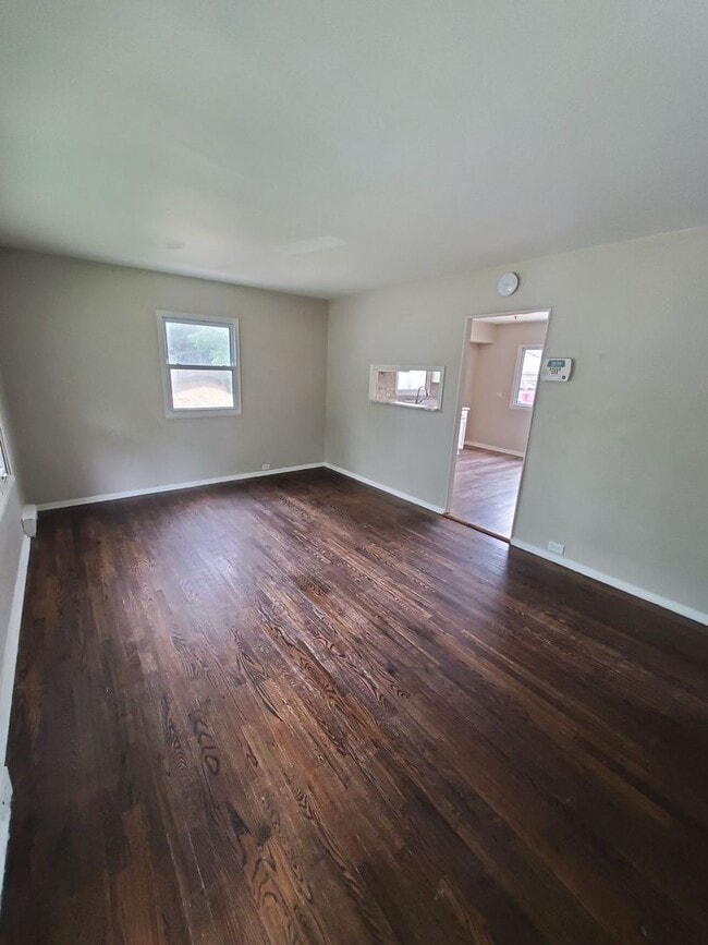 Building Photo - 3 Bedroom Single Family