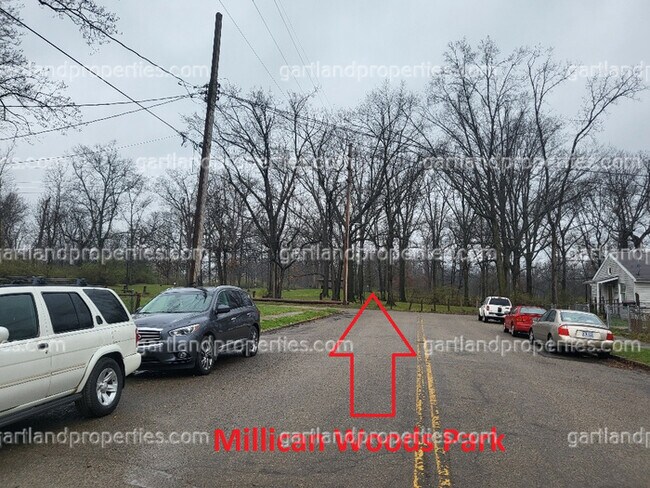 Building Photo - Franklin decent house including appliances...