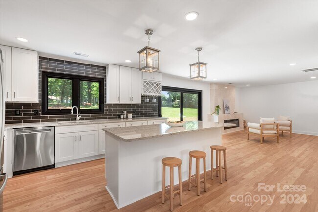 Foto del edificio - 8229 Willhill Rd