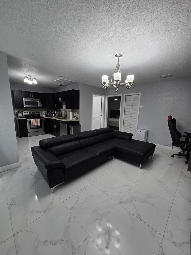 Foto del edificio - 2240 NW 178th St