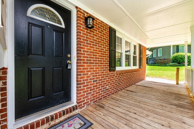Building Photo - 1113 Yorkshire Dr