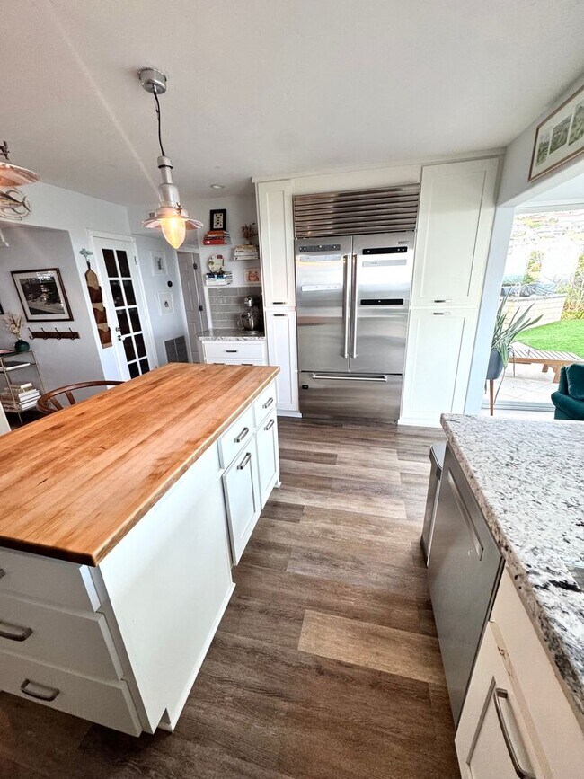 Building Photo - Stunning Ventura Hillside Home Fully Furni...